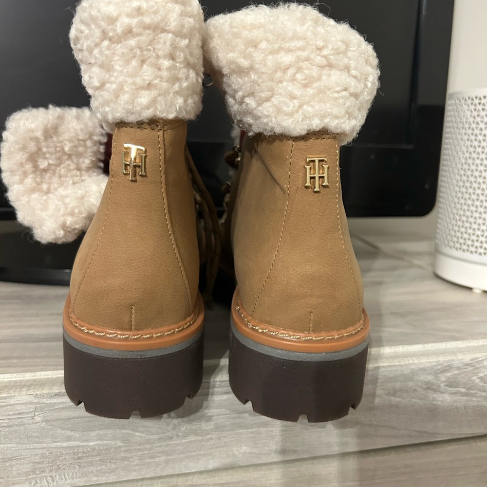 Tommy Hilfiger Tan Shearling-Lined Winter Boots - Picture 4 of 6